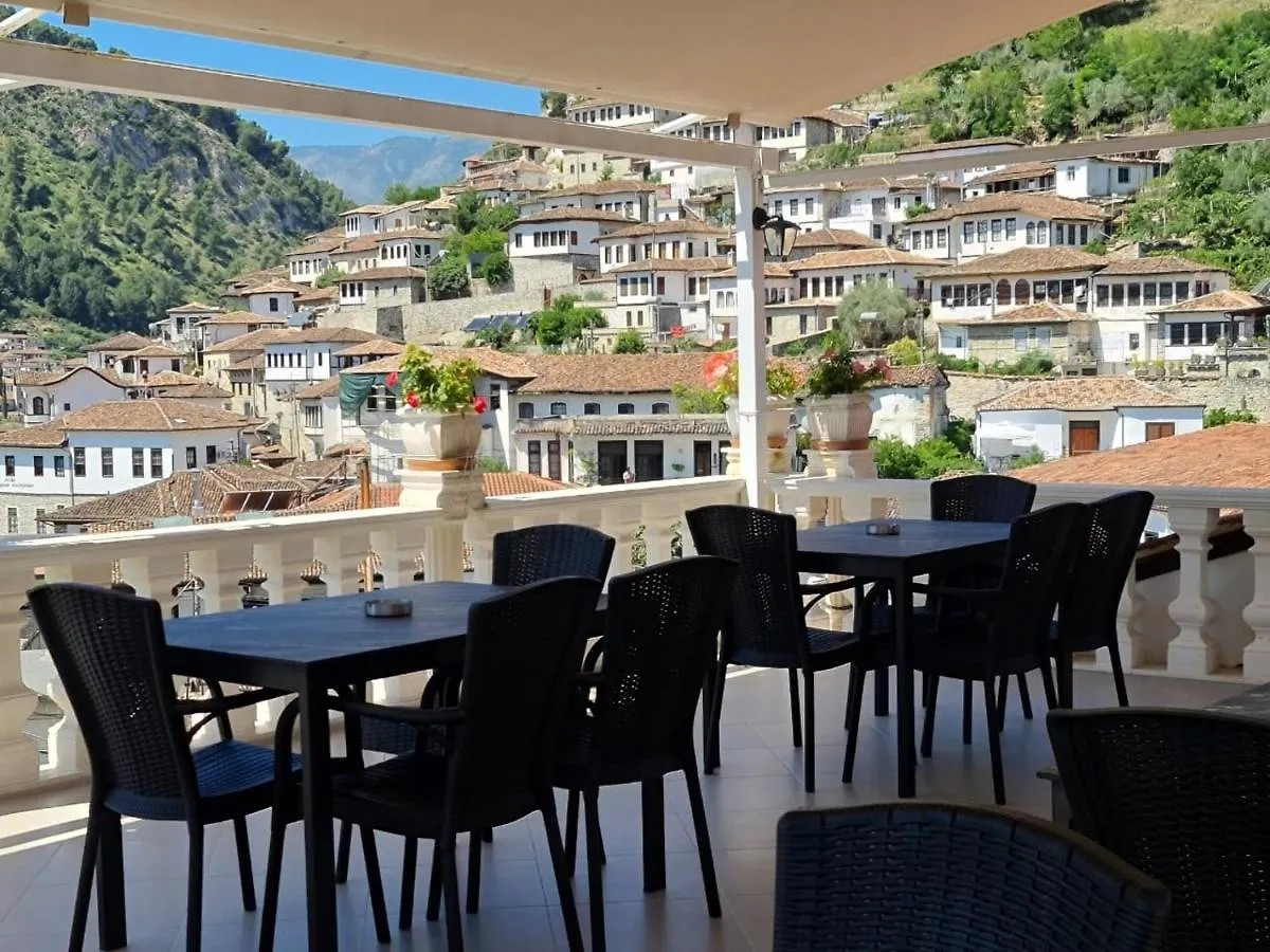 Villa Arben Elezi Berat 0*,